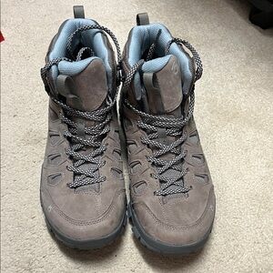 Stylish Women's Gray Winter Boots